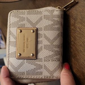 Michael kors vanilla wallet